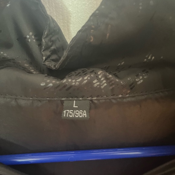 North face - Picture 2 of 3